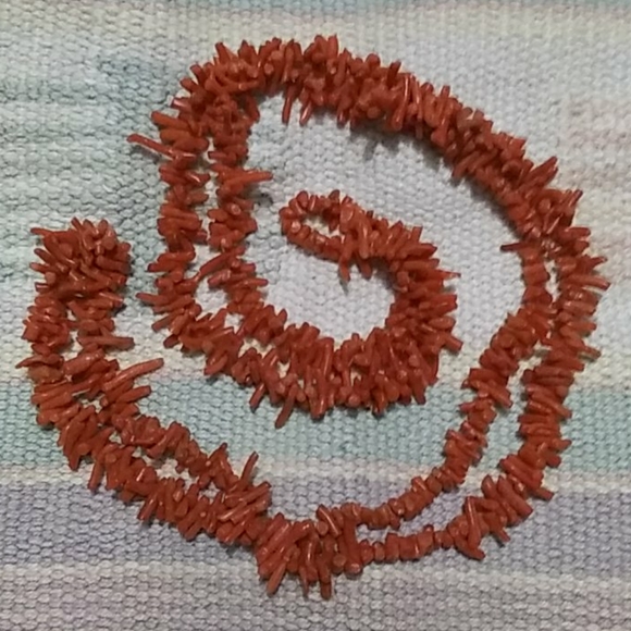 Vintage Jewelry - 29" red coral necklace Vintage